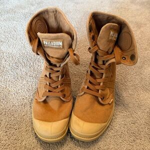 Palladium Wonen’s Brown Canvas Boots
